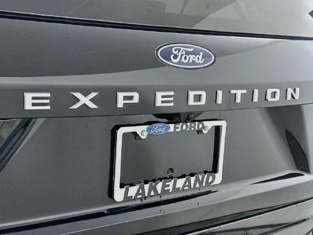 New 2027 Gray Ford Platinum image 27