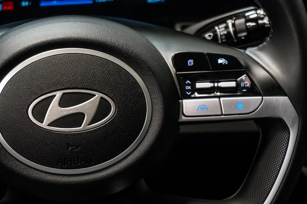 Used 2025 White Hyundai Limited image 16
