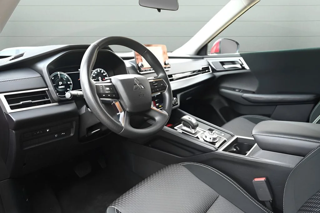 Used 2024 Red Mitsubishi ES image 17