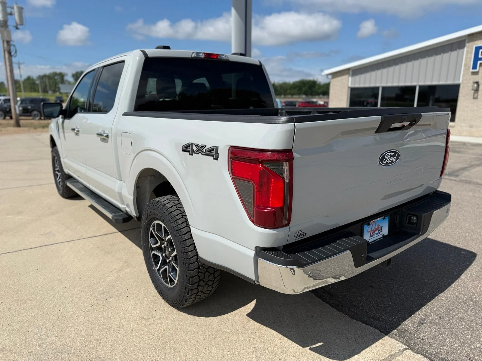 Certified Used 2024 Avalanche Ford XLT image 4