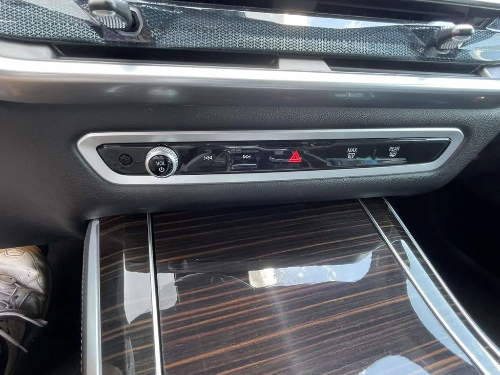 Used 2025 White BMW xDrive50e image 18
