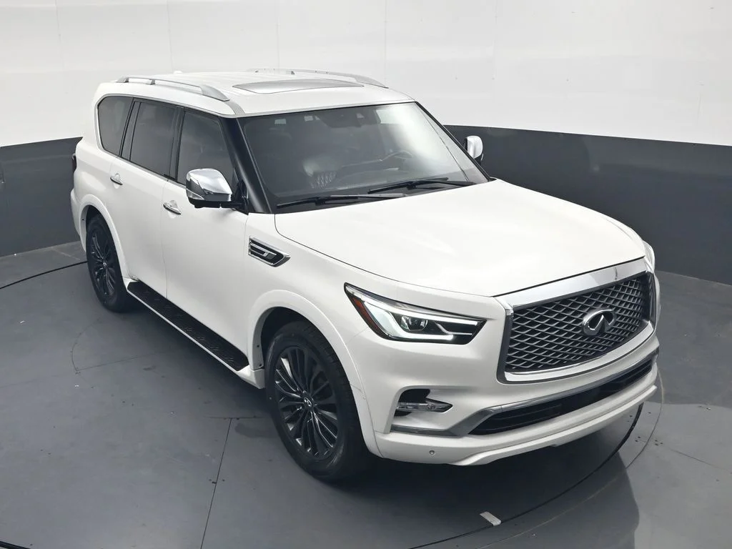 Used 2023 White INFINITI Sensory image 35