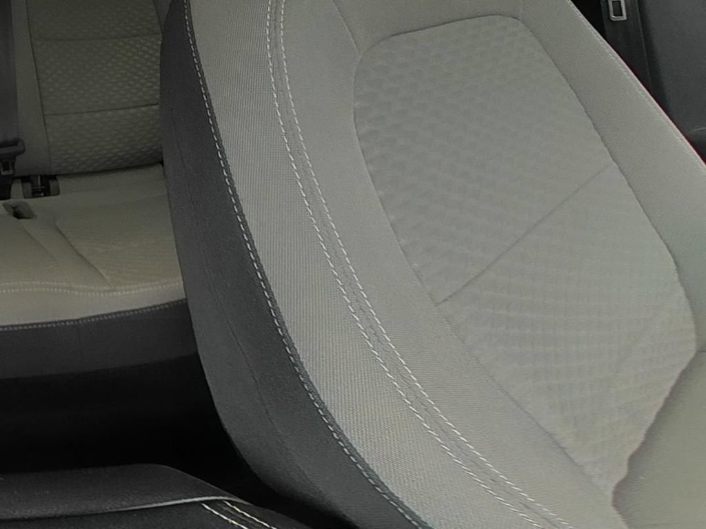 Used 2022 Silver Ford SE image 14