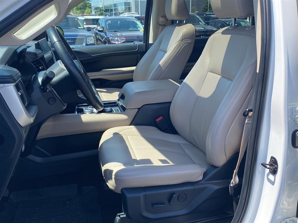 Used 2023 Star White Metallic Tri-Coat Ford XLT image 2
