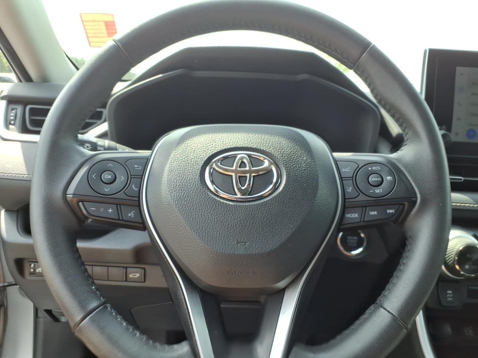 Used 2023 Silver Sky Metallic Toyota XLE Premium image 27