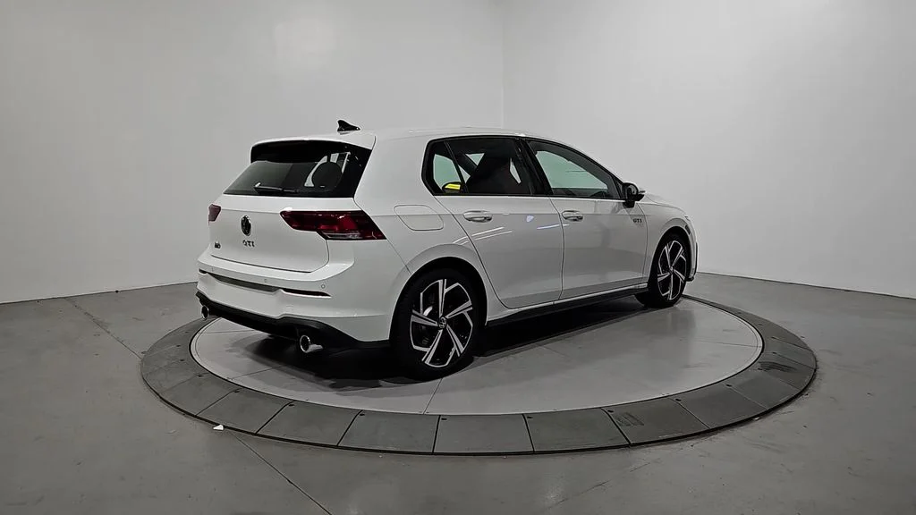 New 2026 White/off-white Volkswagen SE image 5