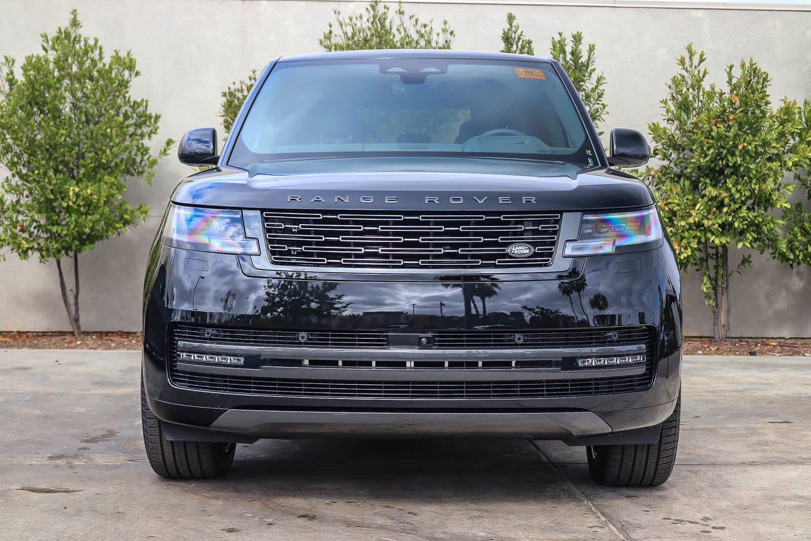 New 2026 Santorini Black Land Rover SE image 2