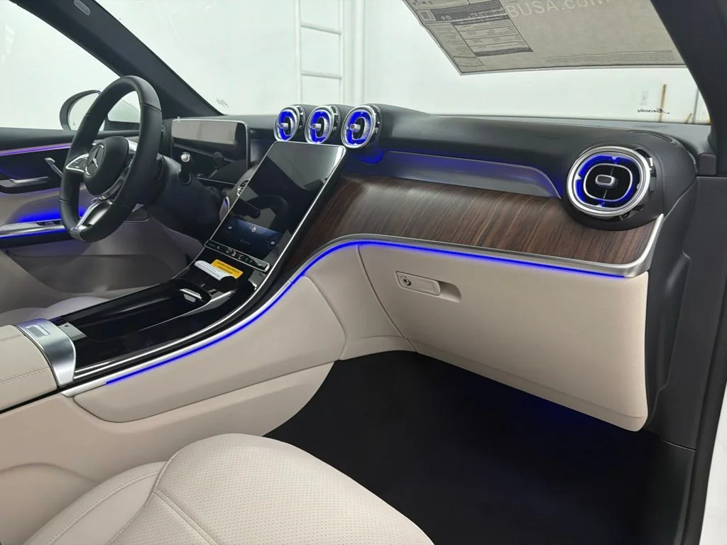 New 2027 White Mercedes-Benz GLC 300 image 27