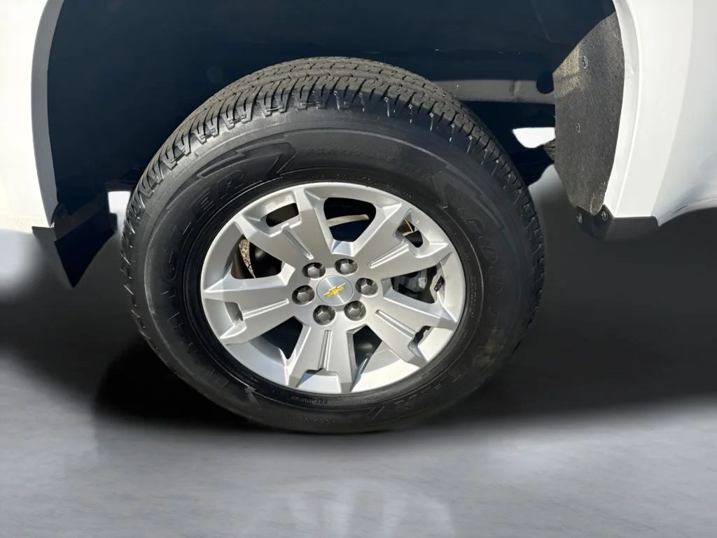 Used 2022 White Chevrolet LT image 26