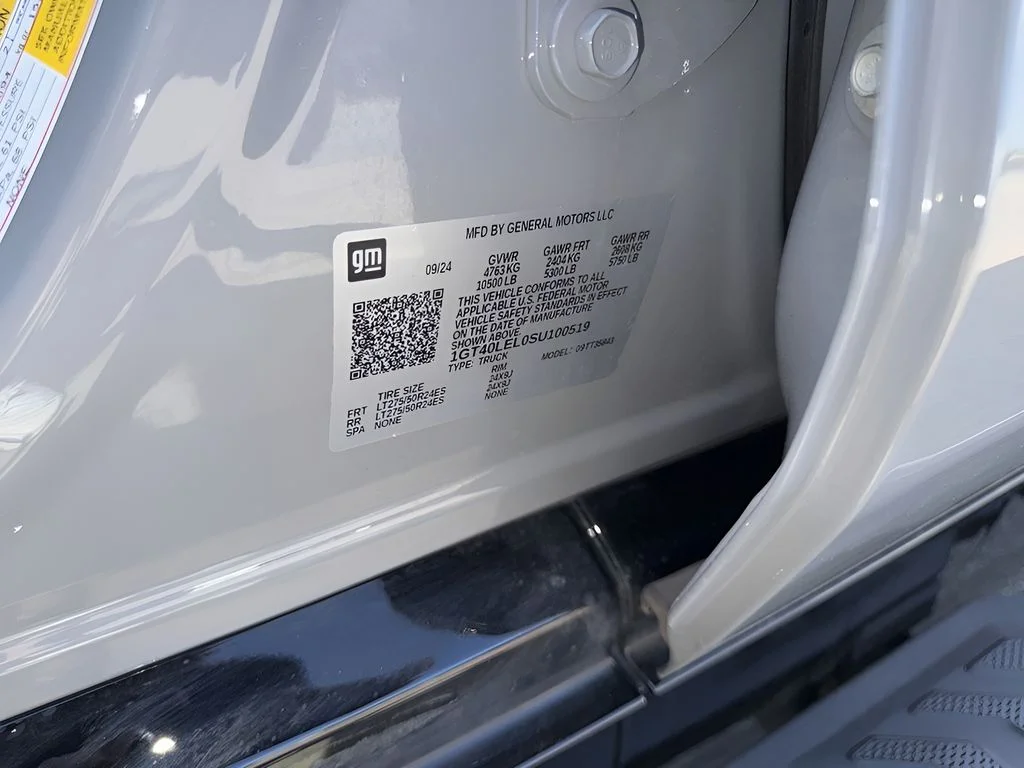 Used 2025 Gray GMC Denali image 36