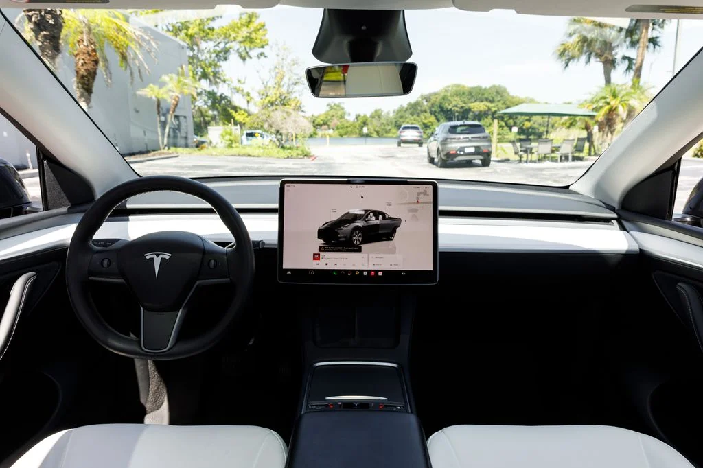 Used 2023  Tesla Long Range image 18