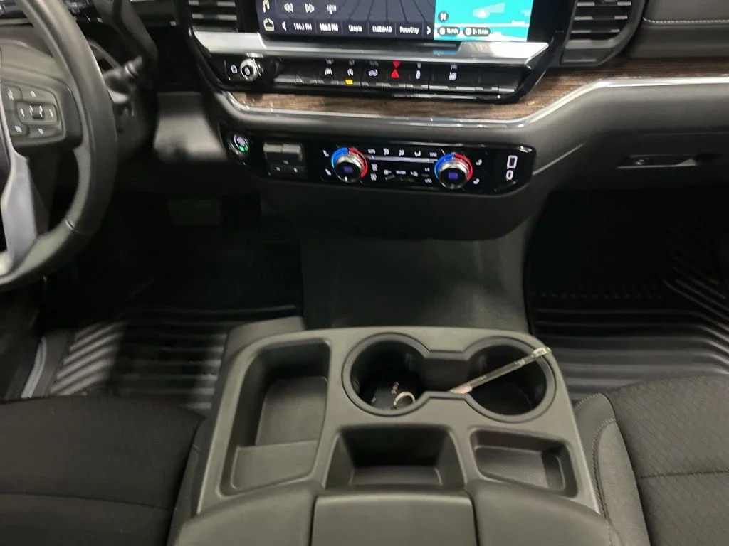 Used 2023 Silver GMC Elevation image 18