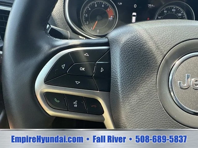 Used 2019 Silver Jeep Limited image 29