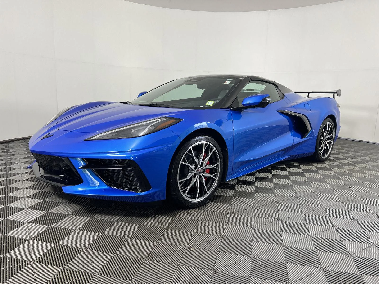 Used 2025 Riptide Blue Metallic Chevrolet 2LT image 27