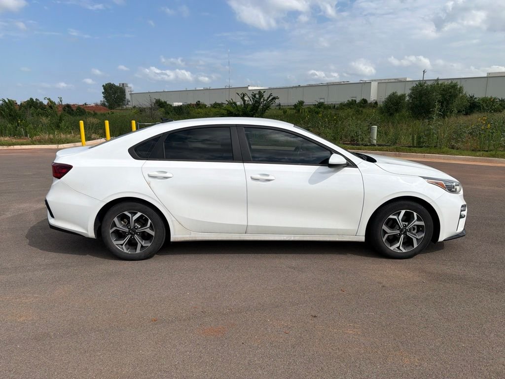 Used 2021 Snow White Pearl Kia LXS image 4