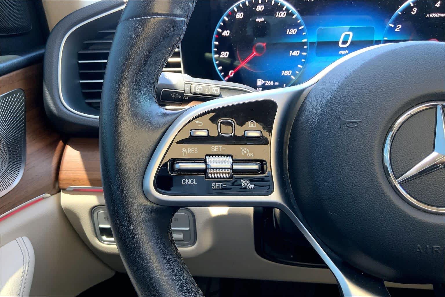 Used 2022 Polar White Mercedes-Benz GLE 350 image 23