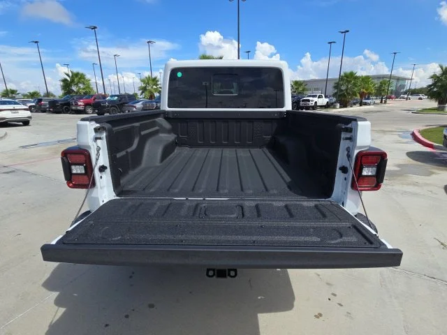 New 2026 Bright White Clear-Coat Exterior Paint Jeep Mojave image 7