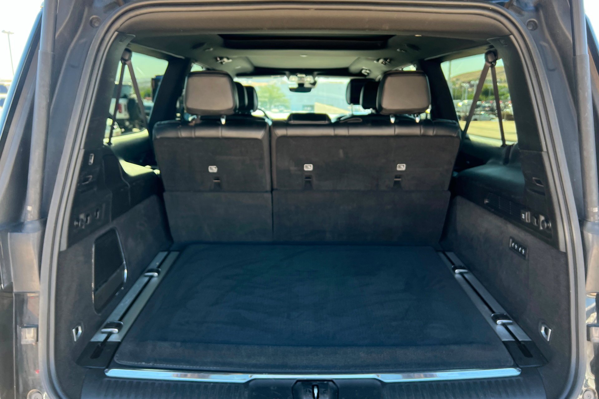 Used 2024 Diamond Black Crystal Pearlcoat Jeep Base image 23