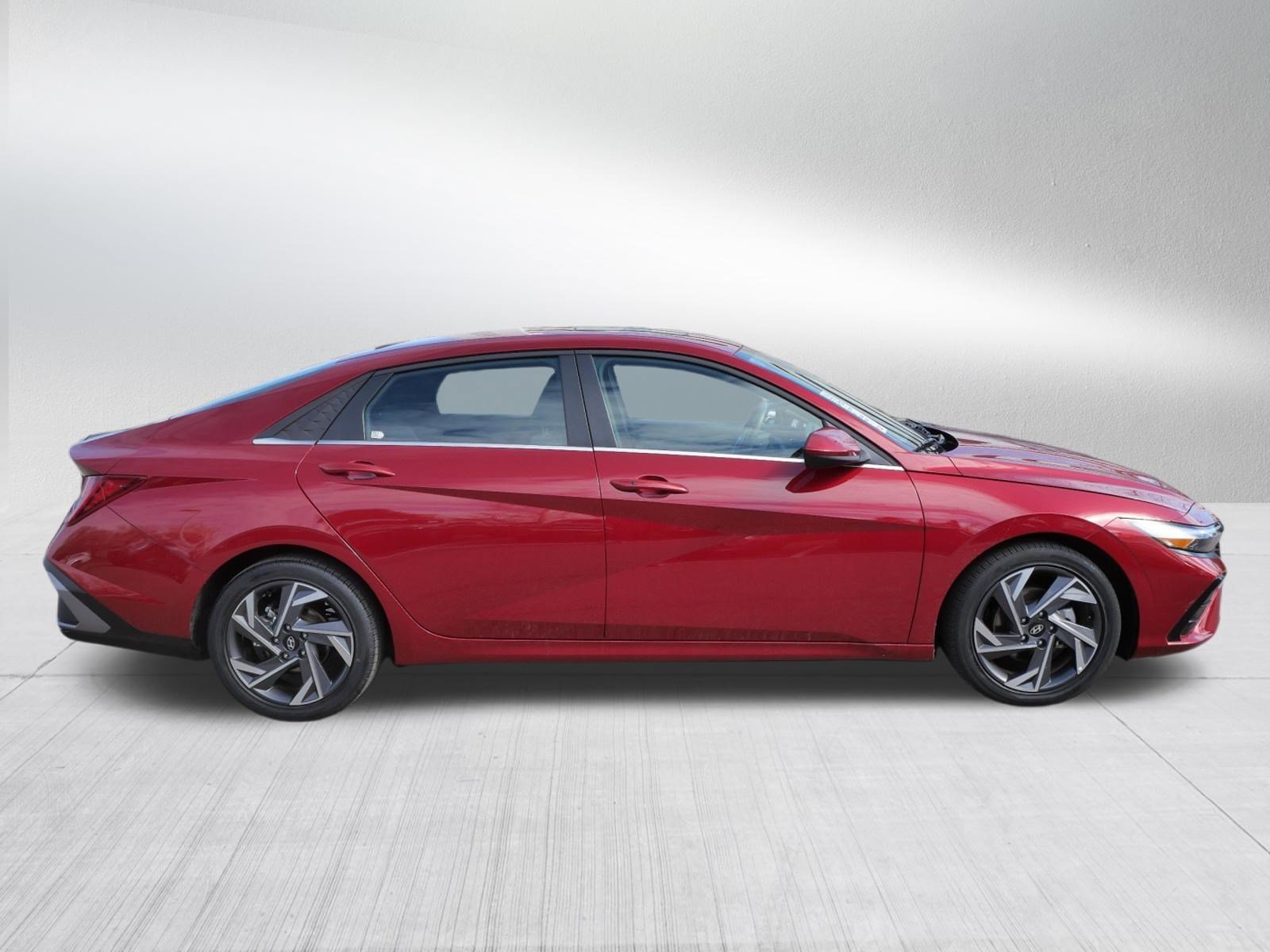 Used 2025 Ultimate Red Hyundai SEL Convenience image 8