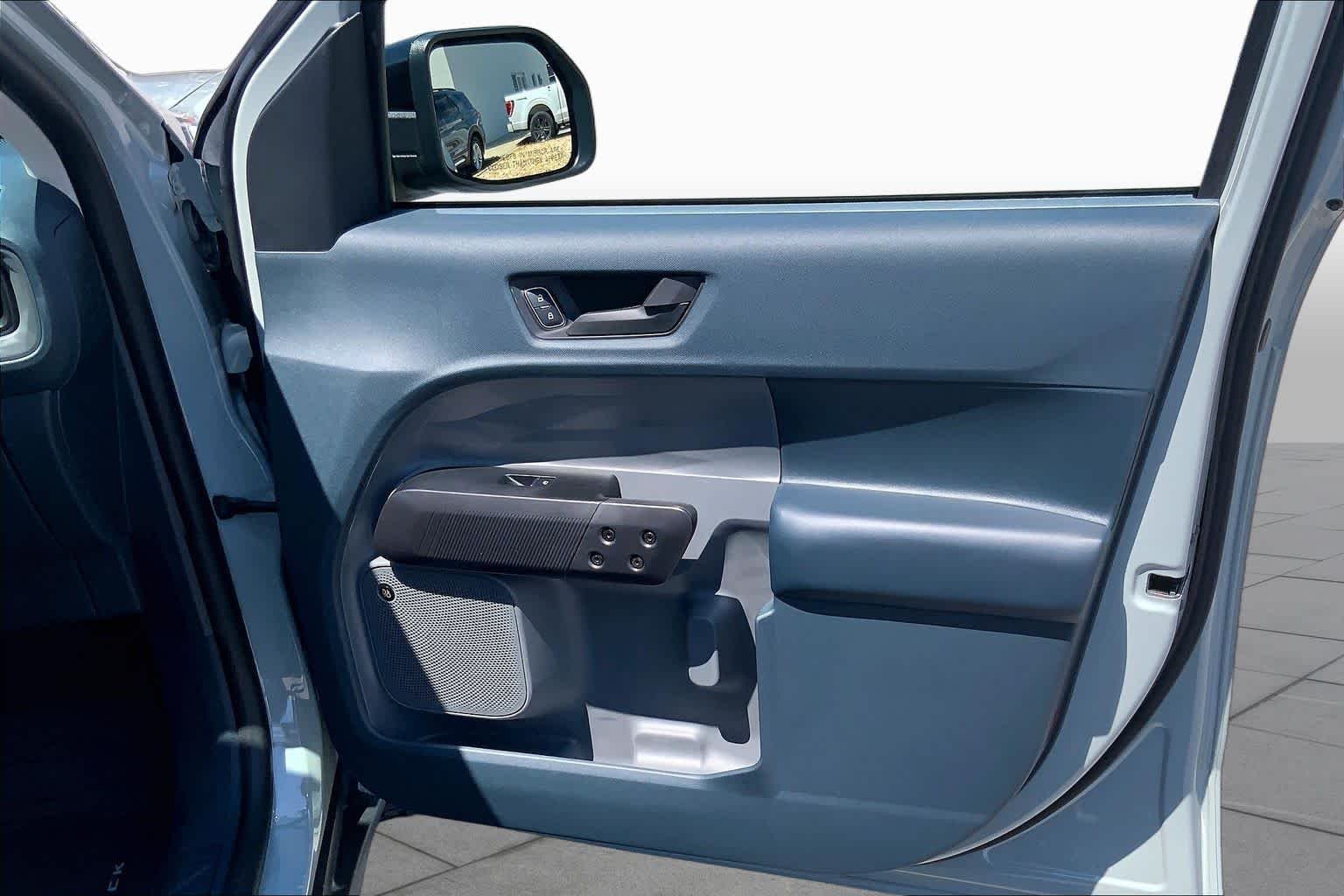 Used 2024 Cactus Gray Ford LARIAT Advanced image 23
