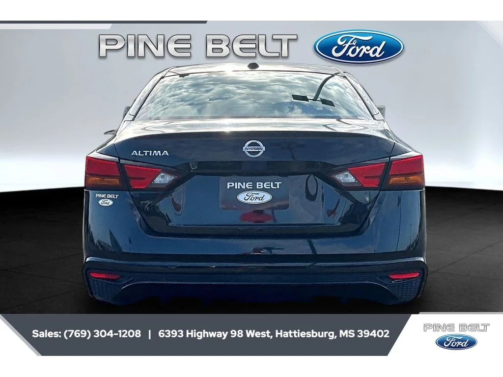 Used 2019 Super Black Nissan 2.5 S image 4