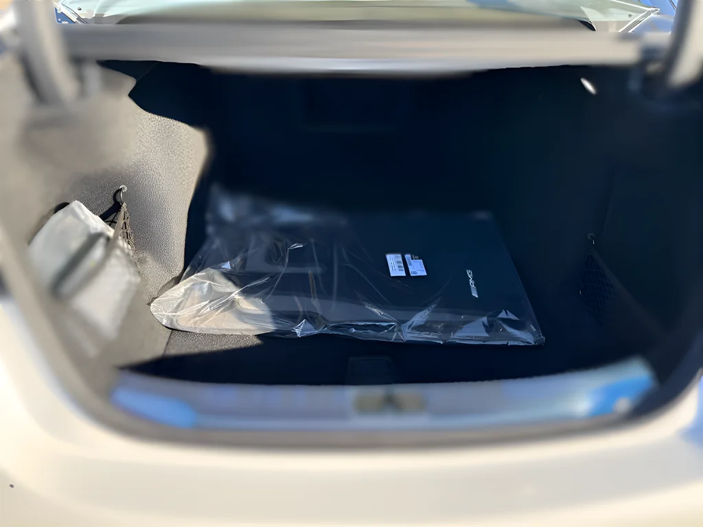 New 2026 MANUFAKTUR Moonlight White Metallic Mercedes-Benz S 580 image 24