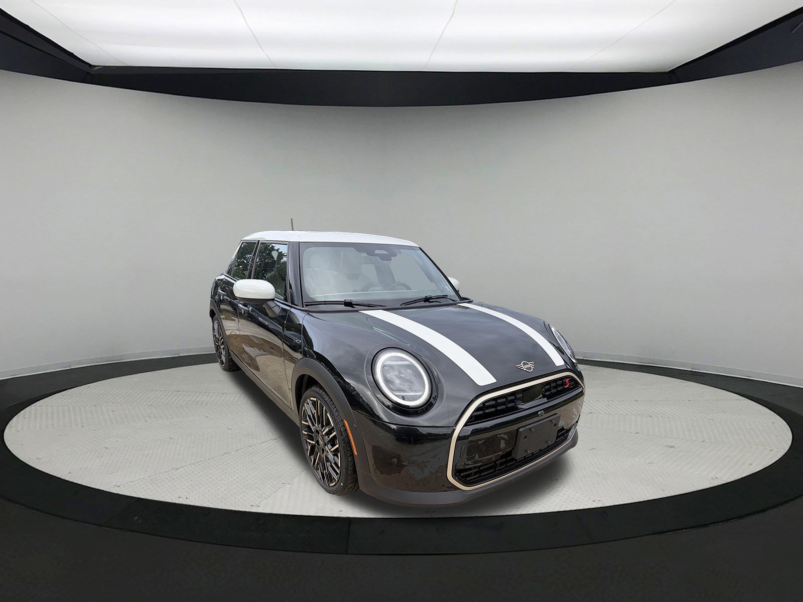 New 2026 MINI 4 Door Iconic Sportshatch in West Chester #2Y47164