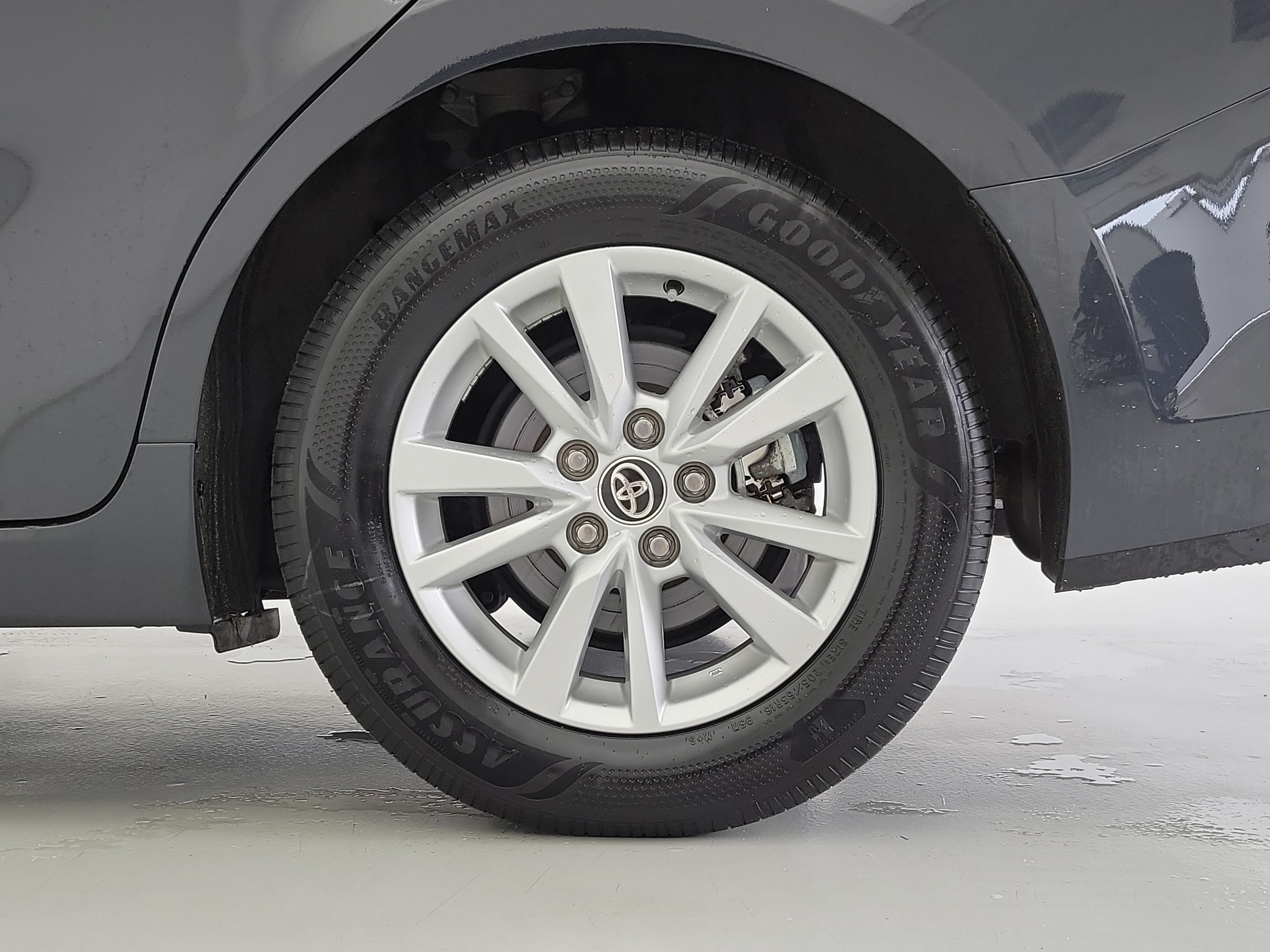 Used 2025 Underground Toyota LE image 12