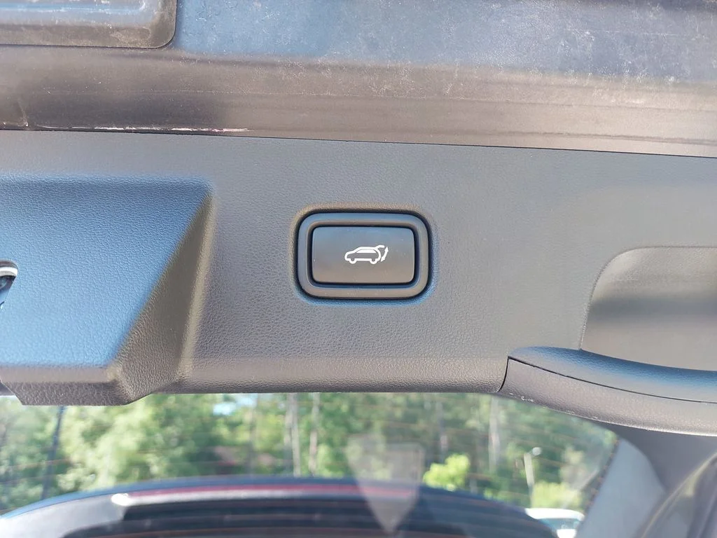 Used 2023 Black Hyundai SEL image 13