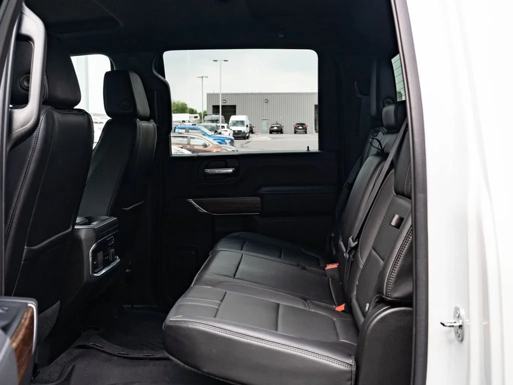Used 2022 Iridescent Pearl Tricoat Chevrolet High Country image 41