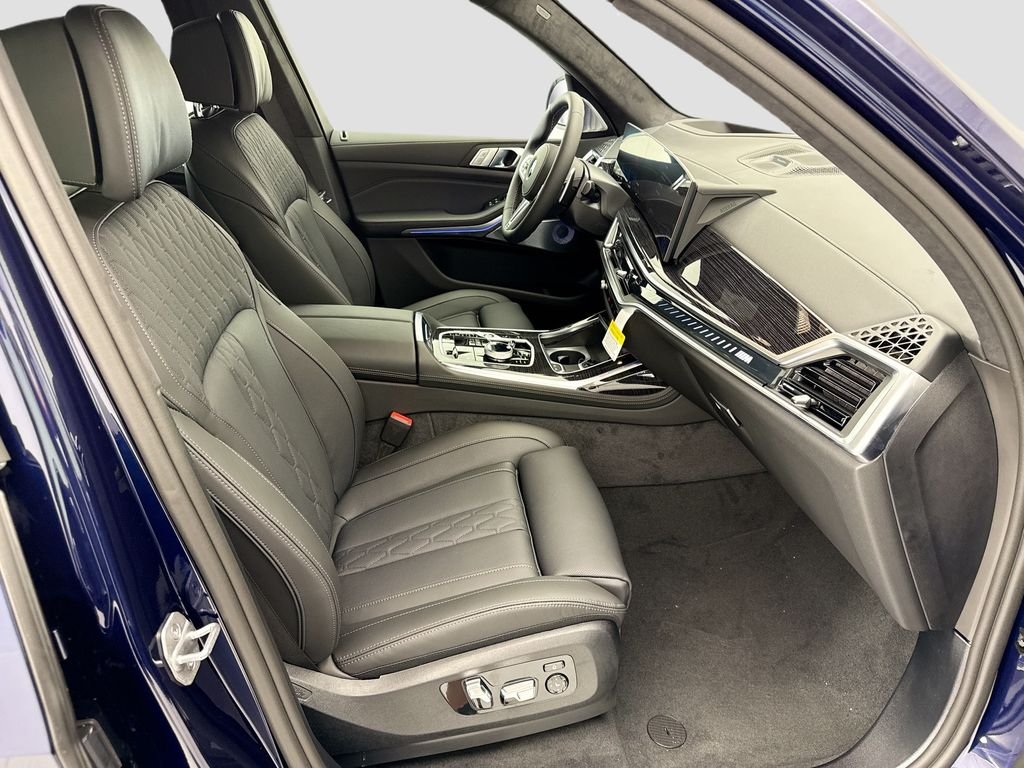 New 2027 Blue BMW M60i image 19