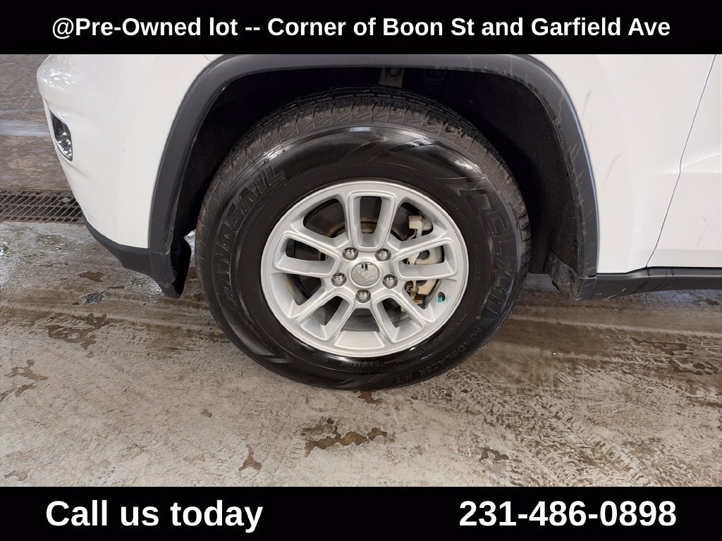 Used 2018 White Jeep Laredo E image 11