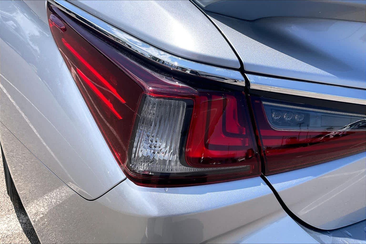 Certified Used 2025 Iridium Lexus  image 26