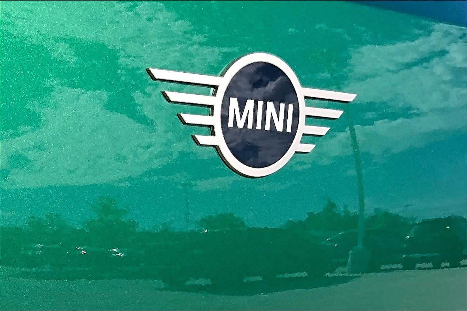 Used 2025 British Racing Green IV Metallic MINI S image 9