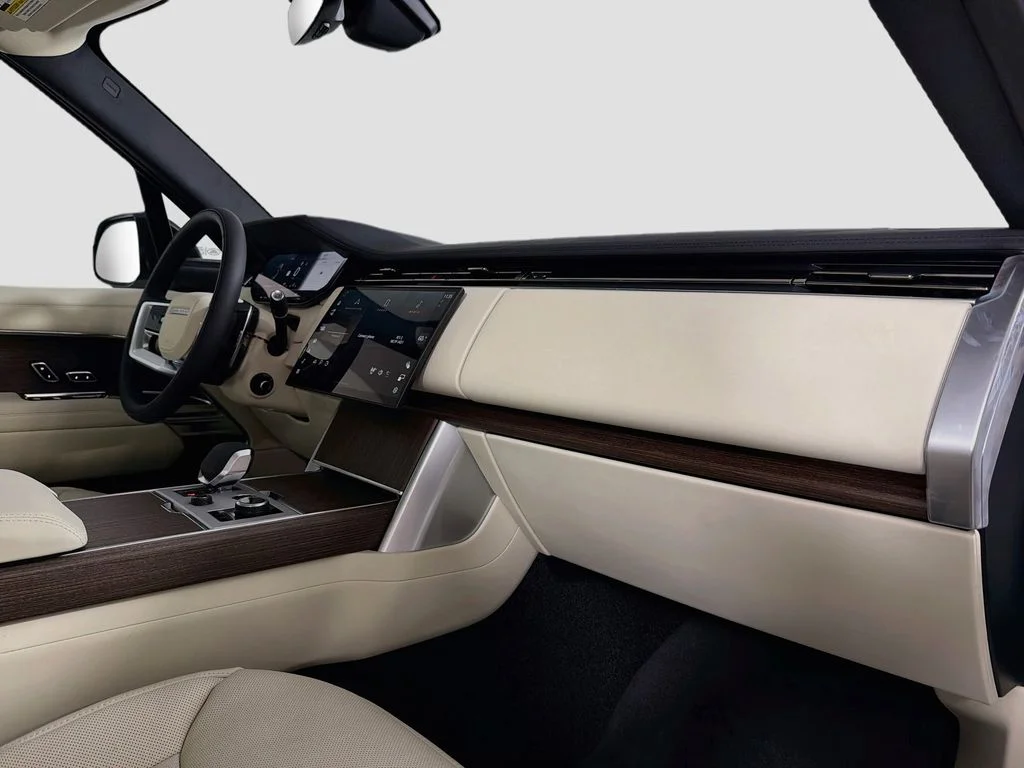 New 2027 Fuji White Land Rover SE image 31