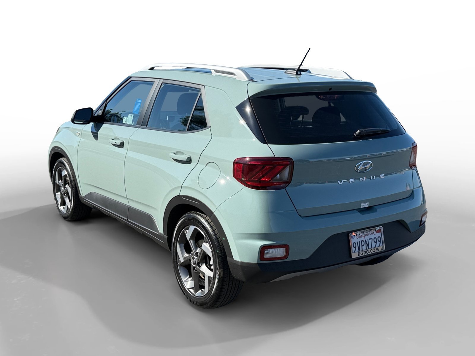 Certified Used 2025 Green Hyundai SEL image 3