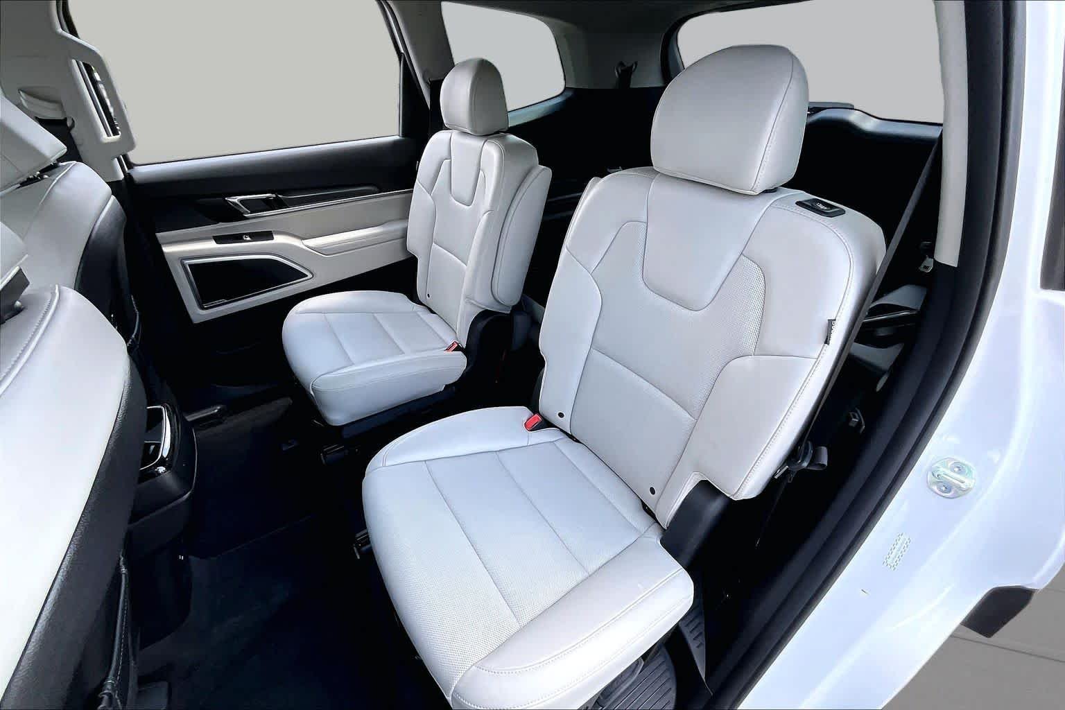 Used 2025 Glacial White Pearl Kia S image 18