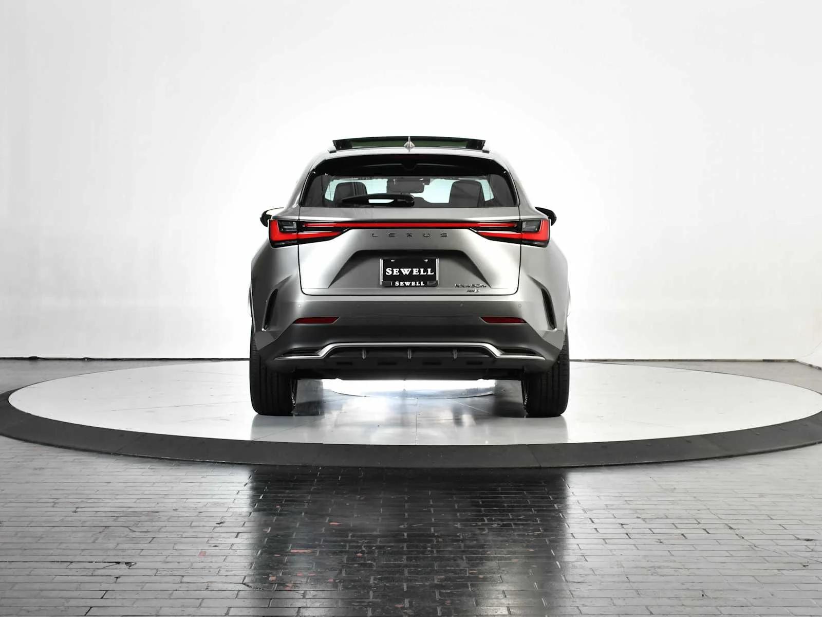 2026 Lexus NX PHEV 450h+ - Photo 5