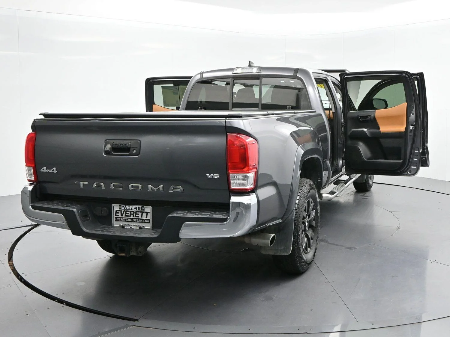 Used 2017 Magnetite Gray Metallic Toyota SR5 image 38