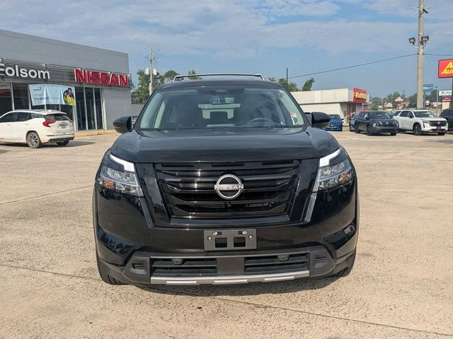 Used 2024 Black Nissan Platinum image 9