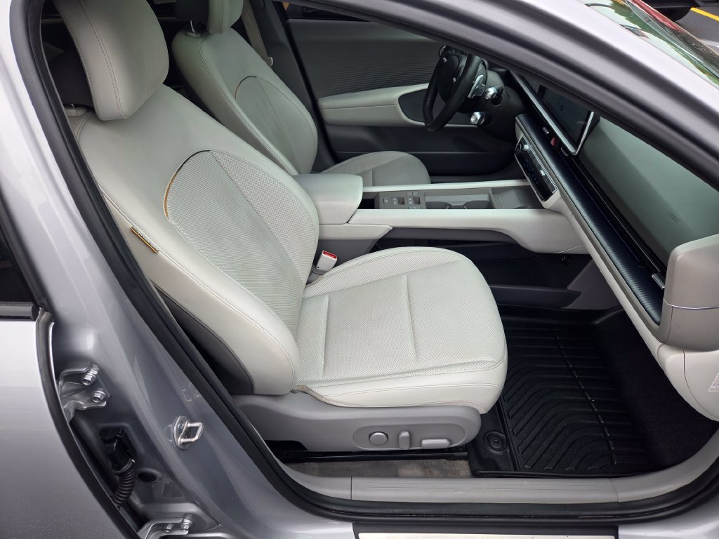 2024 Hyundai IONIQ 6 Limited - Photo 10