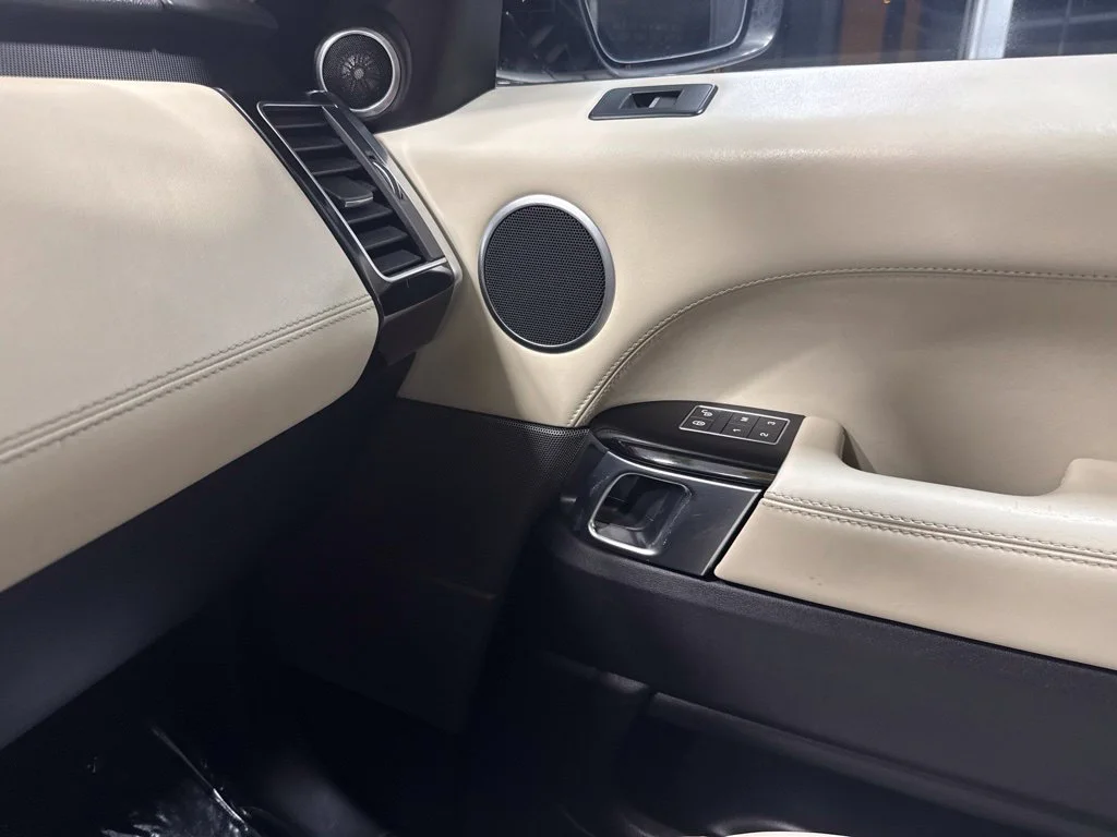 Used 2017 Blue Land Rover 3.0L V6 Supercharged HSE image 31