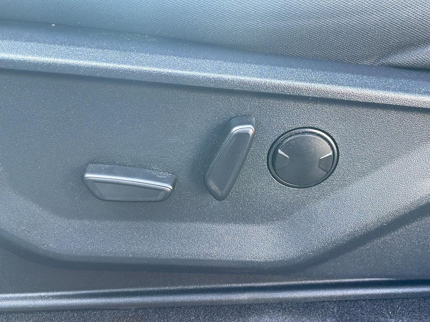 New 2026 Carbonized Gray Metallic Ford XLT image 13