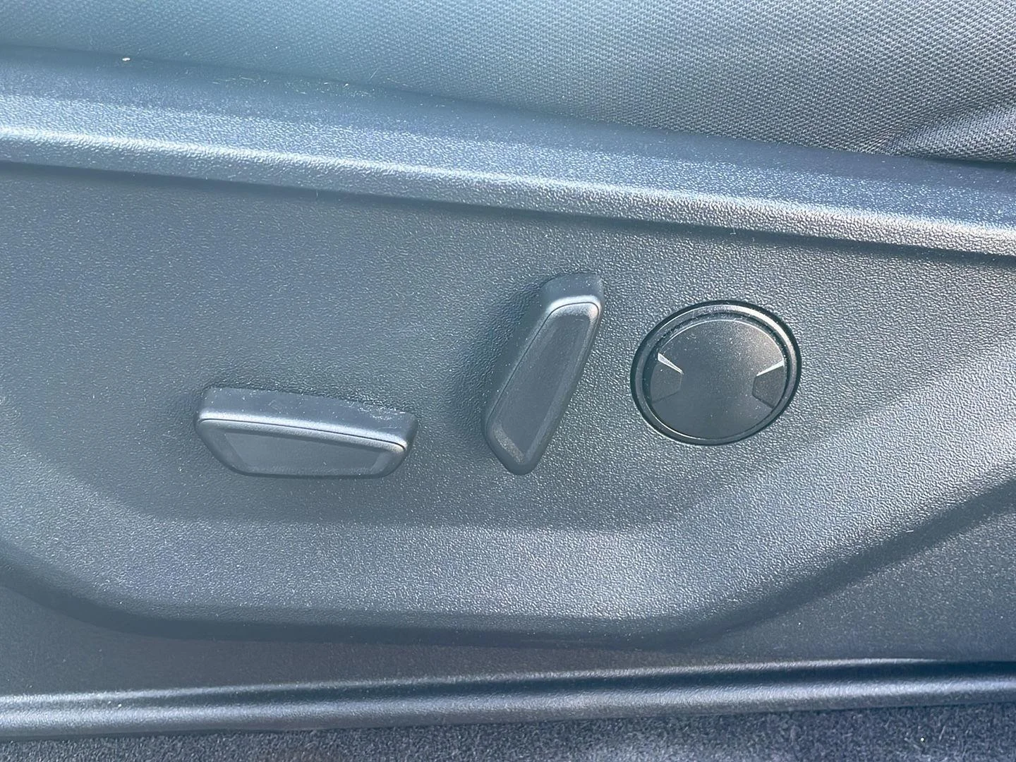 New 2026 Carbonized Gray Metallic Ford XLT image 13