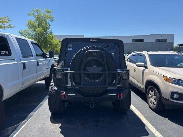 Used 2014 Silver Jeep Unlimited Rubicon image 3