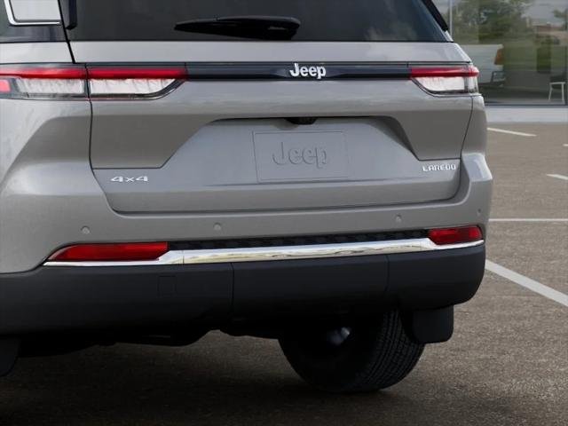 New 2026 Silver Zynith Exterior Paint Jeep Laredo X image 39