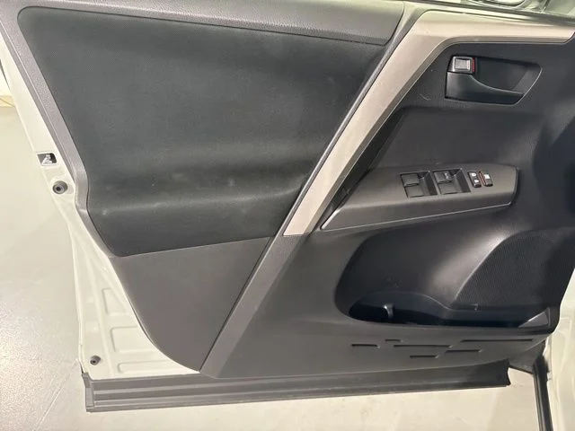 Used 2017 White Toyota LE image 19