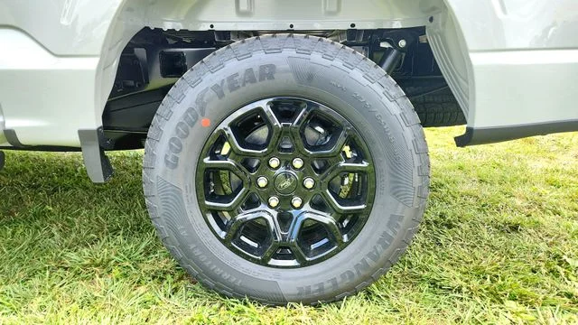 New 2026 Avalanche Ford XLT image 9