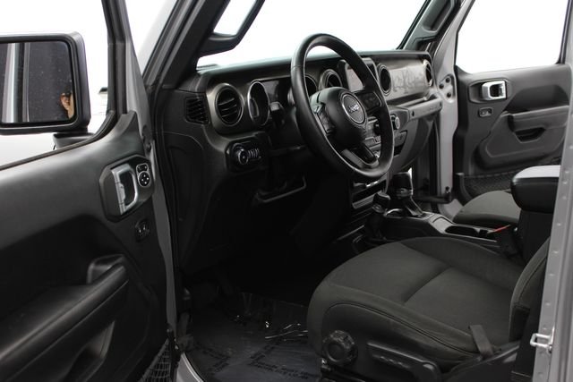 Used 2019 Silver Jeep Unlimited Sport S image 13