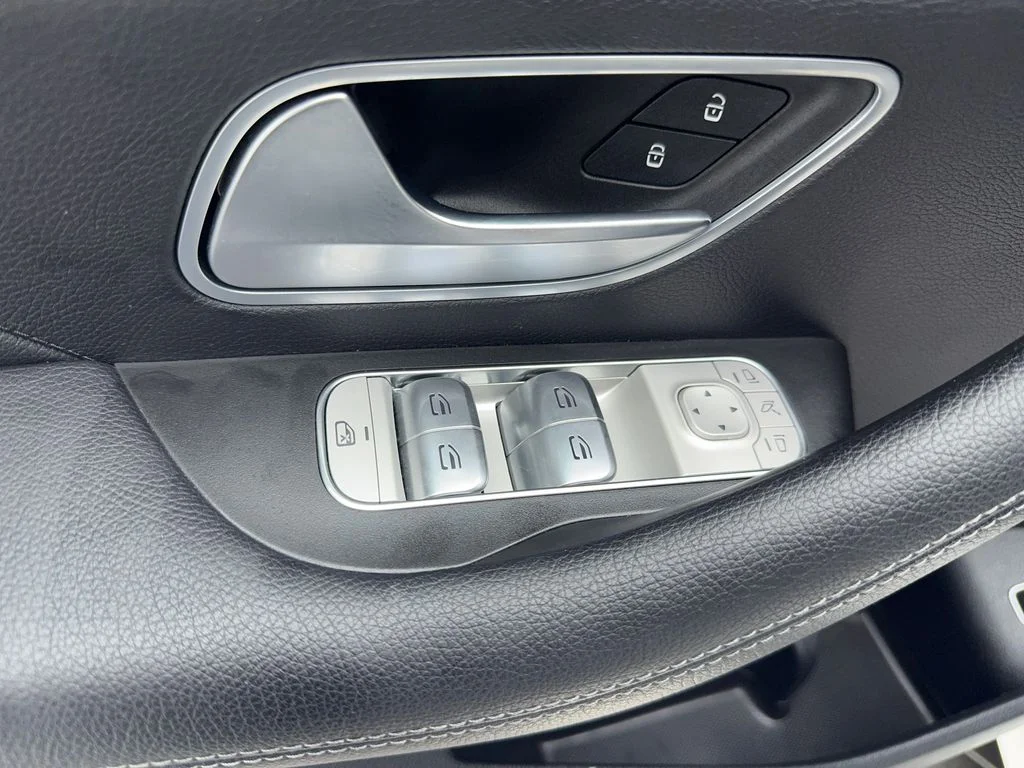 Used 2022 White Mercedes-Benz GLE 350 image 23